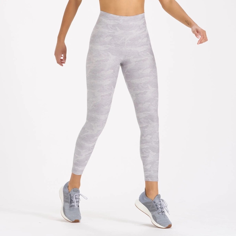 NWOT Vuori Clean Elevation Legging - Size XS Pale Heather Camo